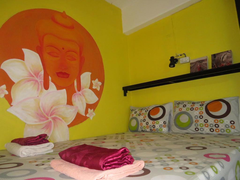 Same Same Guesthouse, Bar & Restaurant (Adults Only) Haad Rin Exterior photo