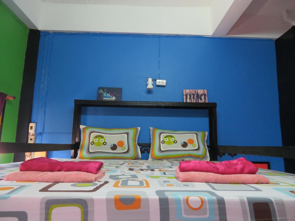 Same Same Guesthouse, Bar & Restaurant (Adults Only) Haad Rin Exterior photo