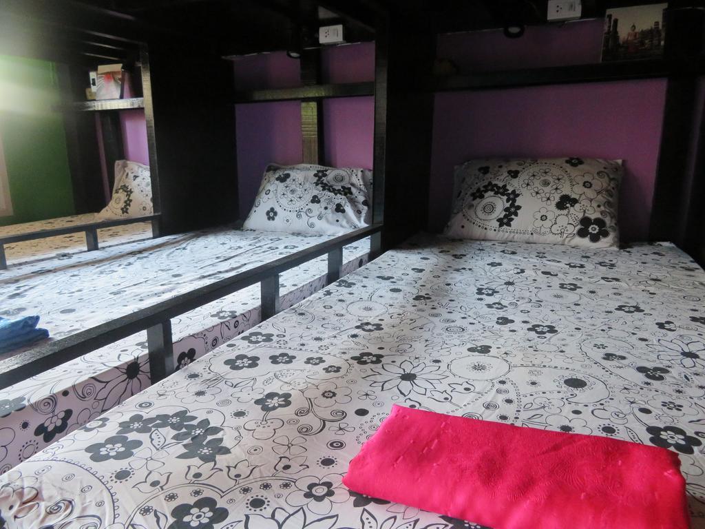 Same Same Guesthouse, Bar & Restaurant (Adults Only) Haad Rin Exterior photo