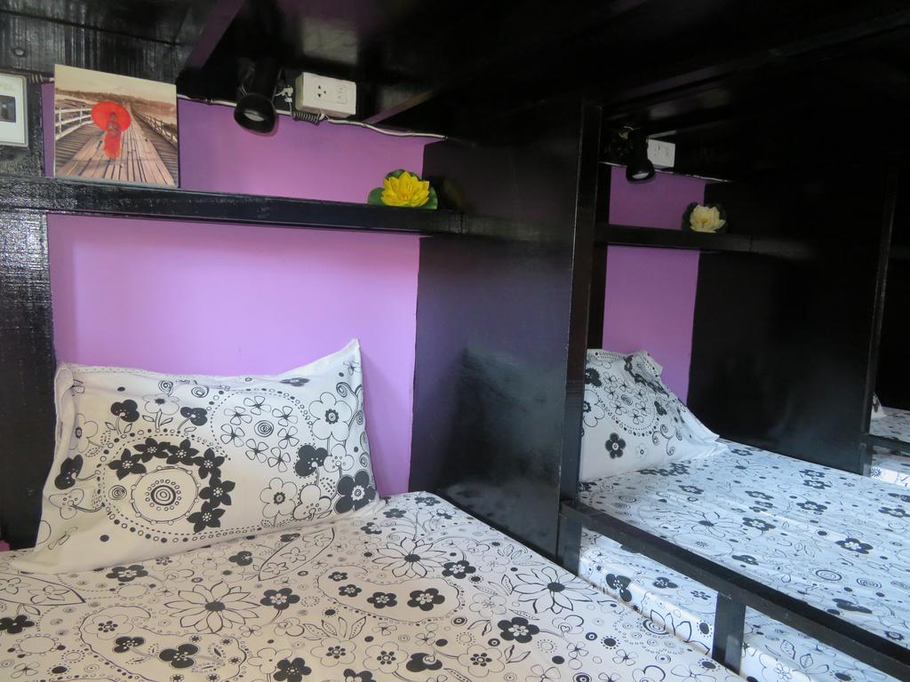 Same Same Guesthouse, Bar & Restaurant (Adults Only) Haad Rin Exterior photo
