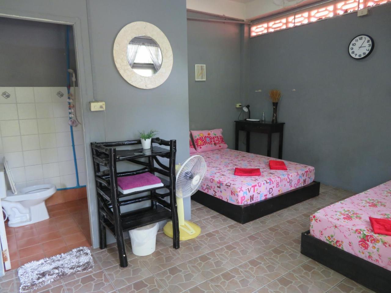 Same Same Guesthouse, Bar & Restaurant (Adults Only) Haad Rin Exterior photo