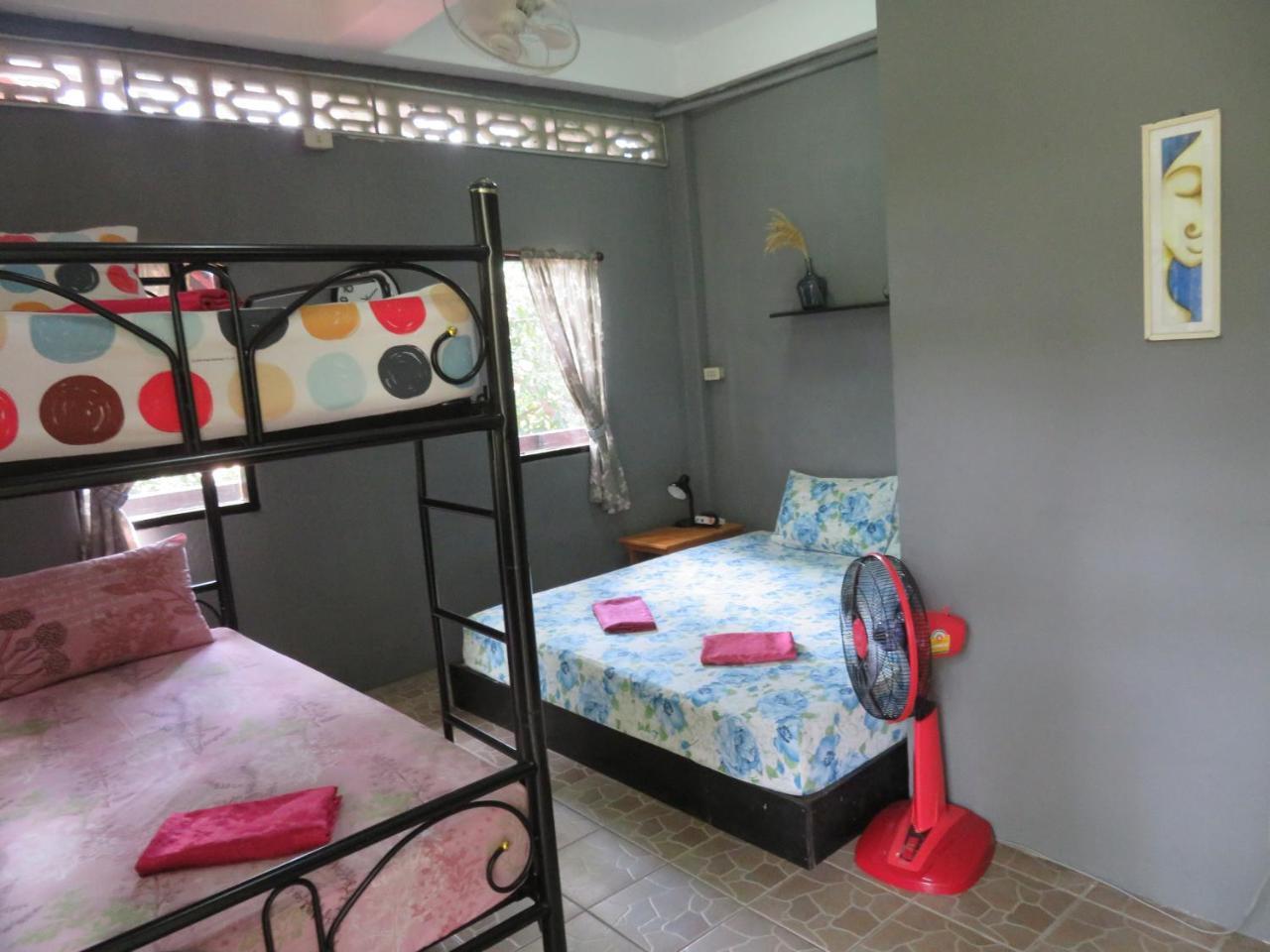 Same Same Guesthouse, Bar & Restaurant (Adults Only) Haad Rin Exterior photo