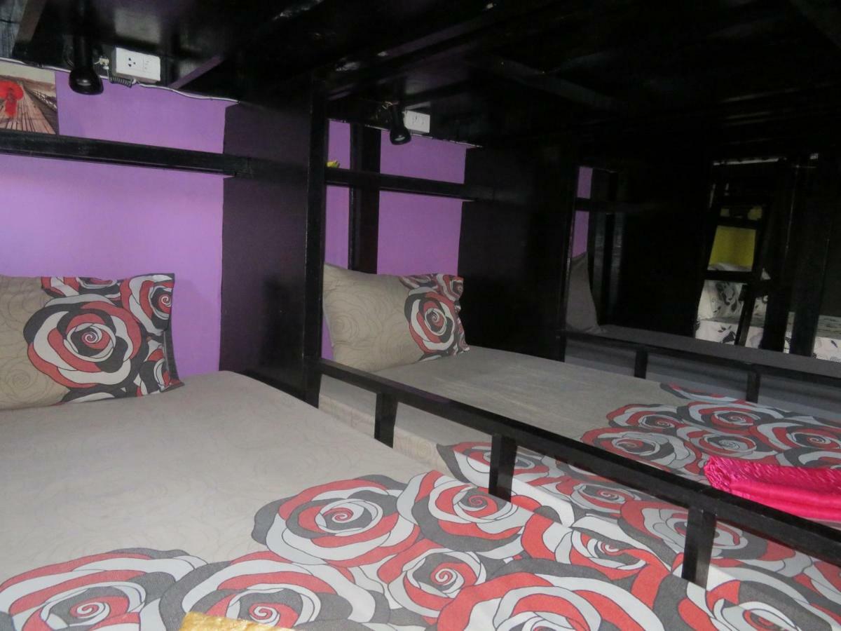 Same Same Guesthouse, Bar & Restaurant (Adults Only) Haad Rin Exterior photo