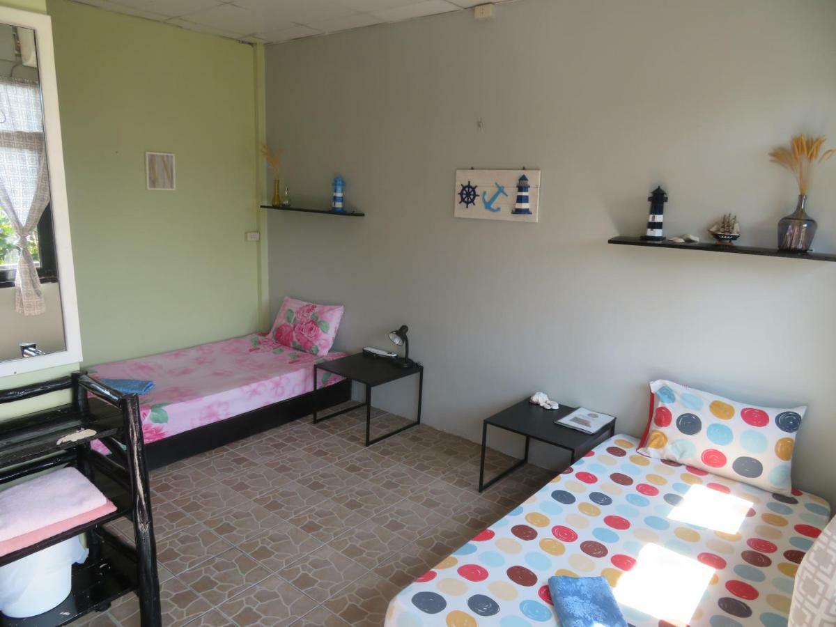 Same Same Guesthouse, Bar & Restaurant (Adults Only) Haad Rin Exterior photo