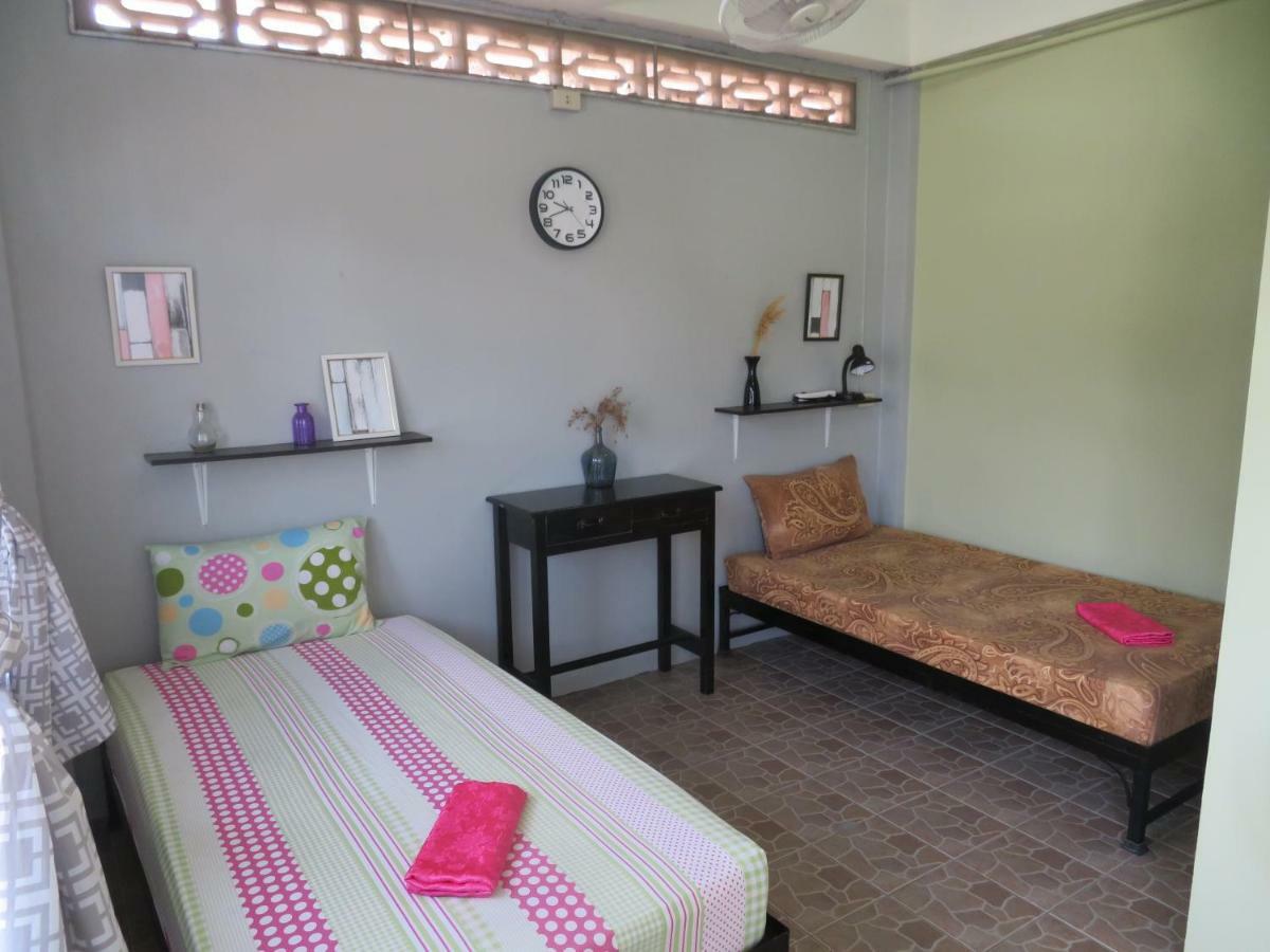 Same Same Guesthouse, Bar & Restaurant (Adults Only) Haad Rin Exterior photo