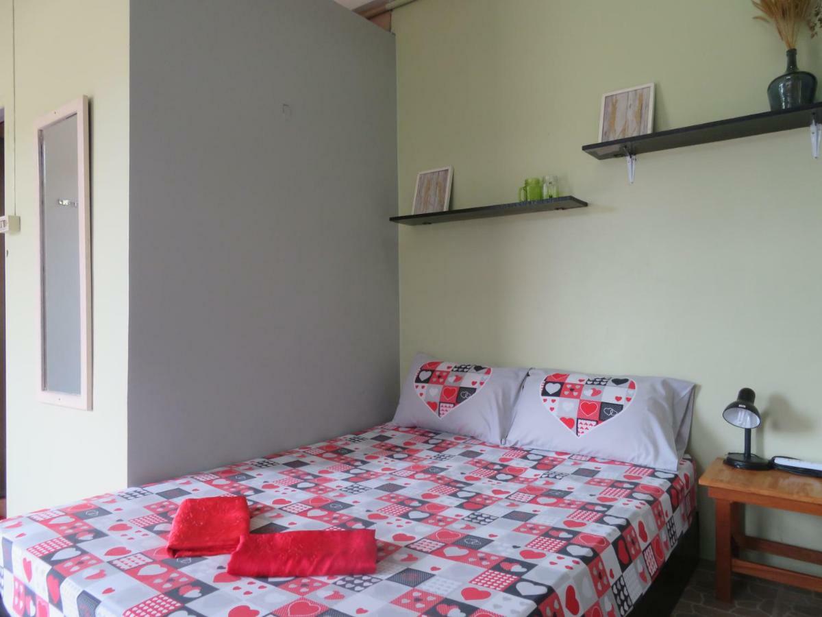 Same Same Guesthouse, Bar & Restaurant (Adults Only) Haad Rin Exterior photo