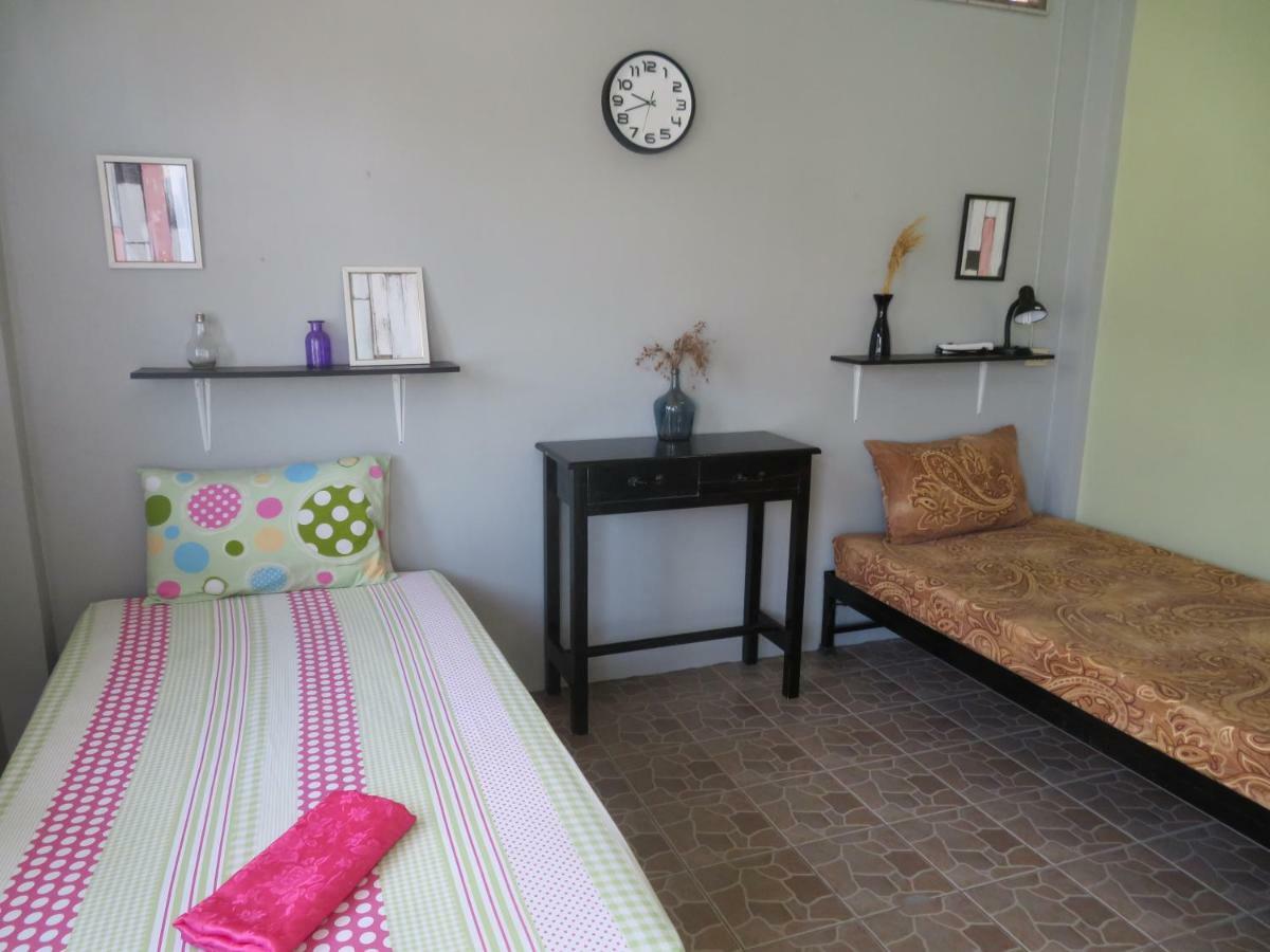 Same Same Guesthouse, Bar & Restaurant (Adults Only) Haad Rin Exterior photo