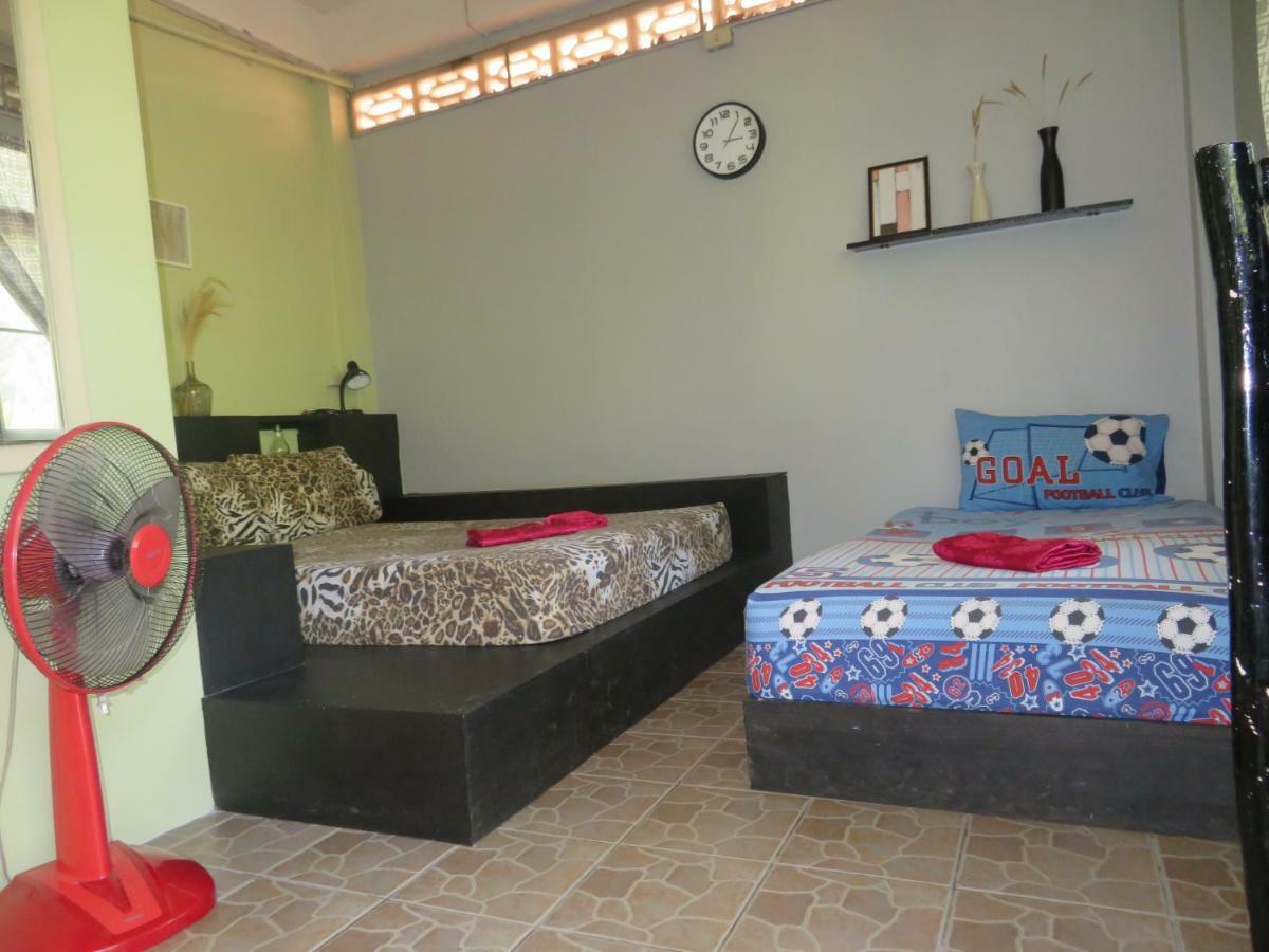 Same Same Guesthouse, Bar & Restaurant (Adults Only) Haad Rin Exterior photo