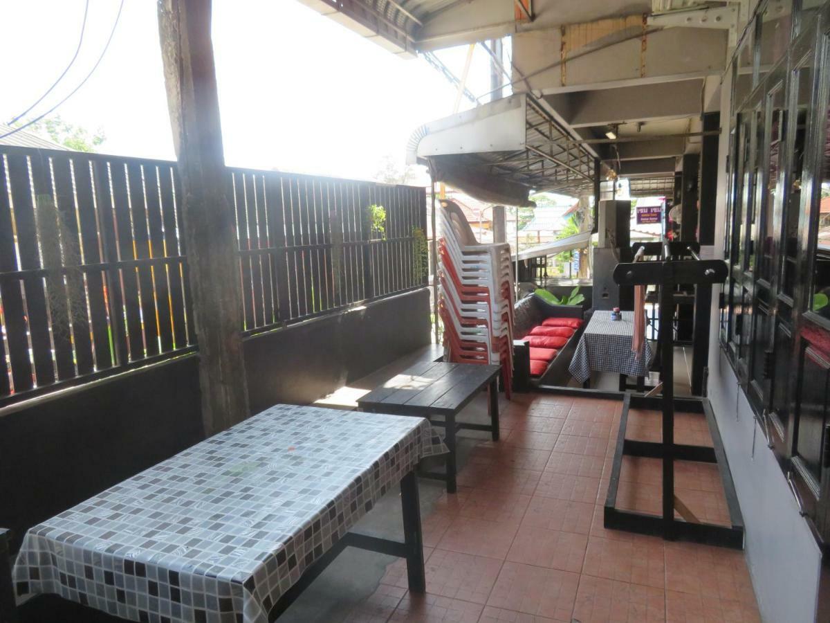Same Same Guesthouse, Bar & Restaurant (Adults Only) Haad Rin Exterior photo