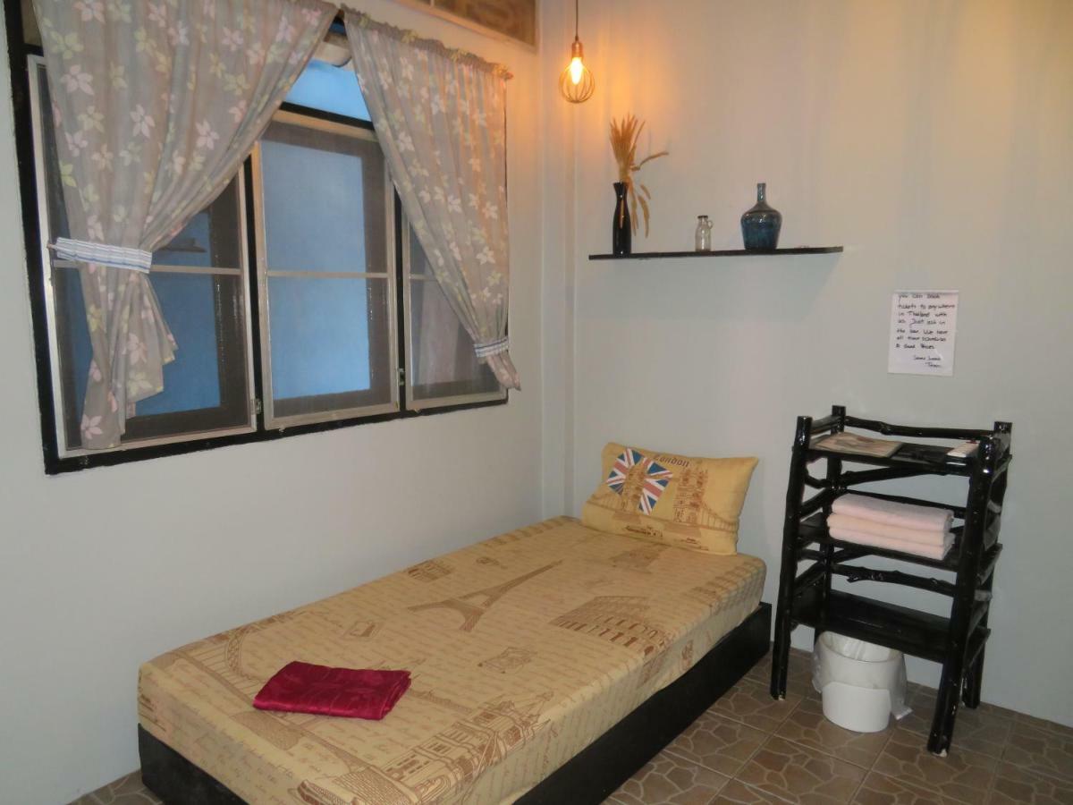 Same Same Guesthouse, Bar & Restaurant (Adults Only) Haad Rin Exterior photo
